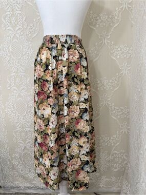 TRUE VINTAGE FLORAL SKIRT